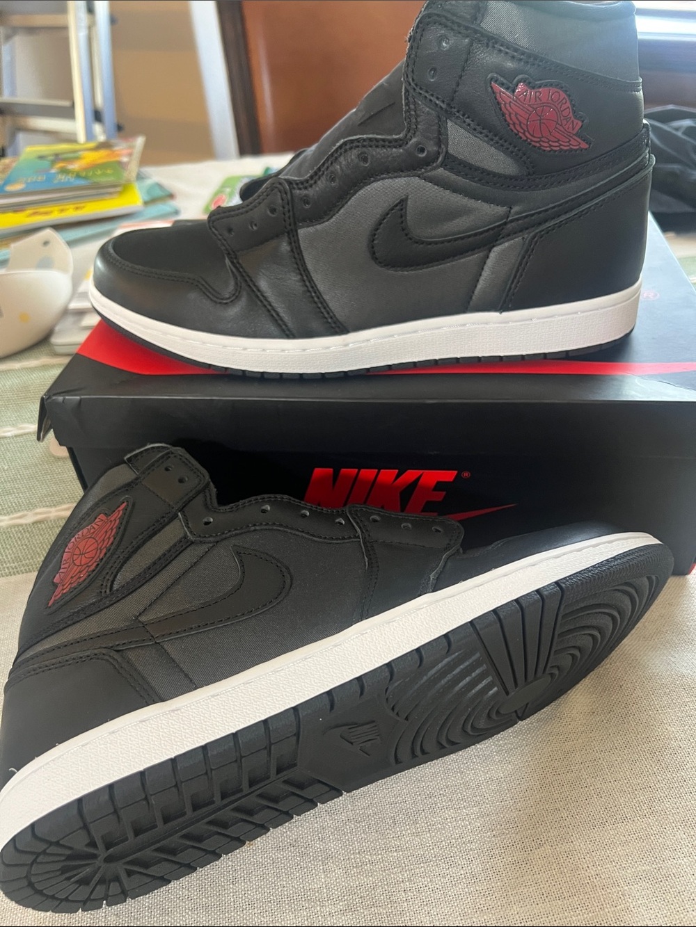 Nike Air Jordan 1 Retro High OG Black/Red/White Box Label